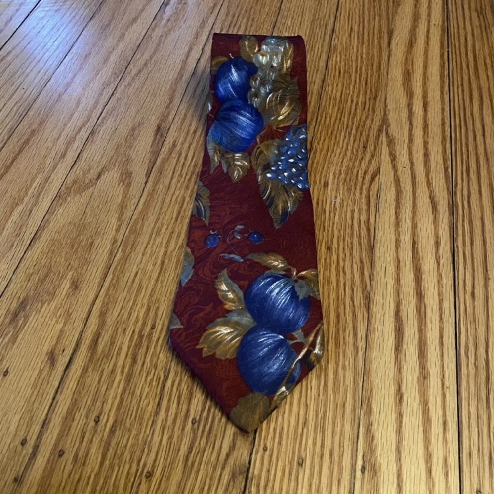 (1) Trendy Grape Patterned Christian St. John Silk Tie Extra Long